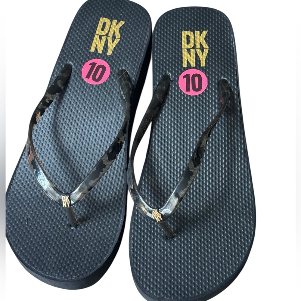 DKNY Black /Gold Flip Flops sandals shoes size 10 NEW